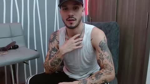 Snapshot of santti_torres chatting on February 26, 4:00 am Santy Torres online show from February 26, 4:00 am