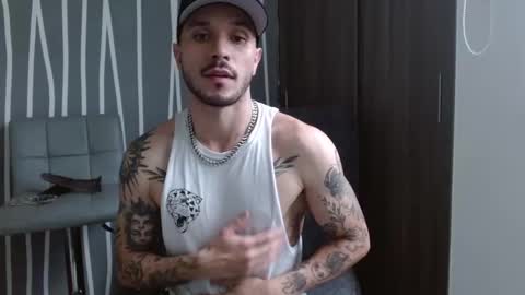 Snapshot of santti_torres chatting on February 28, 8:54 pm Santy Torres online show from February 28, 8:54 pm