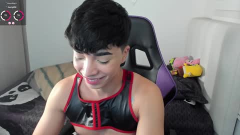 Snapshot of santy7u7 chatting on December 4, 12:58 pm Mr. Santiago online show from December 4, 12:58 pm