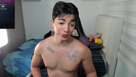 Snapshot of santy7u7 chatting on October 17, 1:25 pm Mr. Santiago online show from October 17, 1:25 pm
