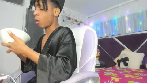 Snapshot of santy_bigcock_01 chatting on November 11, 4:34 am santy online show from November 11, 4:34 am