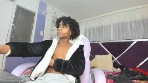 Snapshot of santy_bigcock_01 chatting on December 15, 6:45 pm santy online show from December 15, 6:45 pm