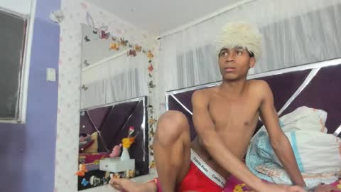 santy online show from December 23, 5:05 am