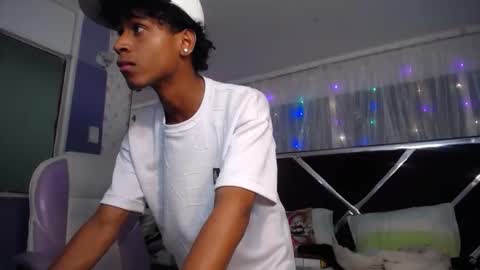 santy online show from April 7, 12:33 am