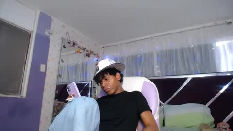 santy online show from April 10, 4:33 pm