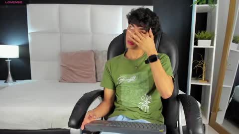 Santiago Carrington online show from December 19, 8:34 pm