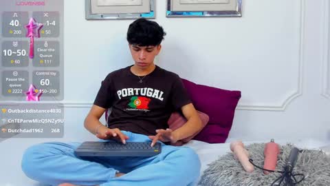 Santiago Carrington online show from January 4, 11:17 pm