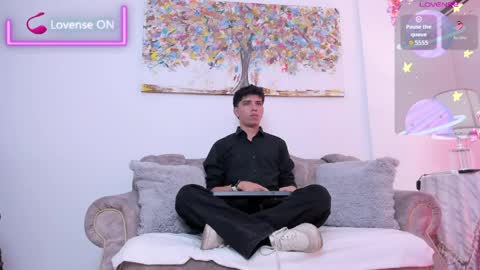 Santiago Carrington online show from April 2, 7:55 pm