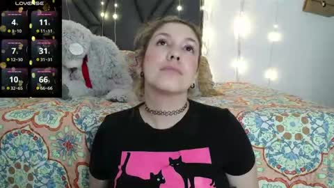 Snapshot of sanyaseraphine0 chatting on June 11, 12:32 am sanyaseraphine0 online show from June 11, 12:32 am