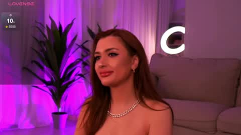 Saphira online show from April 12, 8:25 pm