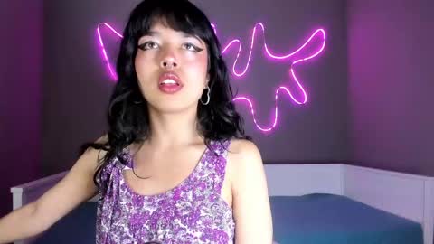 Snapshot of saphyralux chatting on May 2, 10:04 pm saphyralux online show from May 2, 10:04 pm