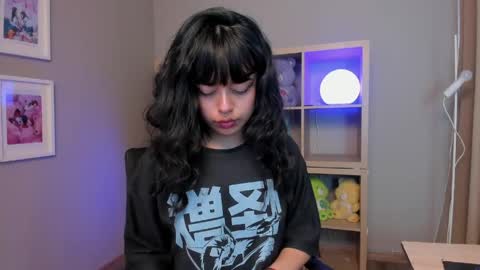Snapshot of saphyralux chatting on May 6, 9:31 pm saphyralux online show from May 6, 9:31 pm