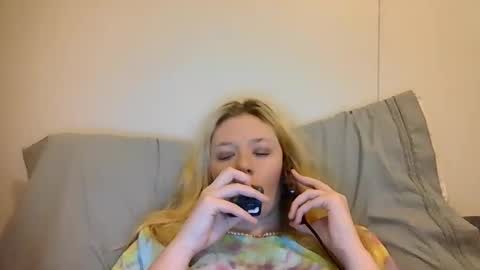 sara9920 online show from April 3, 7:12 pm