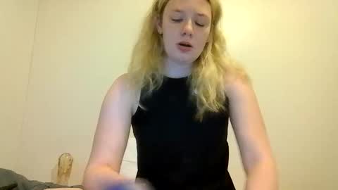 sara9920 online show from April 19, 12:43 am