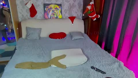 sara  foxy online show from December 9, 6:03 pm