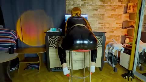 sara  foxy online show from April 13, 3:23 am