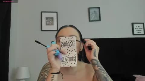 Snapshot of sara_b11 chatting on June 27, 6:02 pm sara_b11 online show from June 27, 6:02 pm