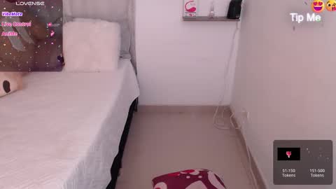 Snapshot of sara_bella1 chatting on October 2, 11:12 pm Im Angelica My pleasure in your hands Give me more vibrations and make me cum PVT IS OPEN online show from October 2, 11:12 pm