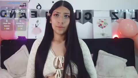 Snapshot of sara_blum_ chatting on June 12, 9:25 pm SARA online show from June 12, 9:25 pm