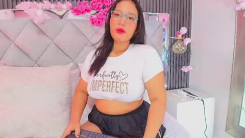 Snapshot of sara_channel_ chatting on April 27, 11:52 am SARA online show from April 27, 11:52 am