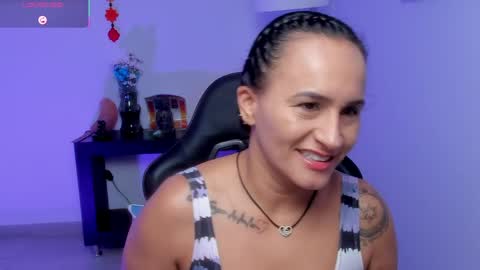 Snapshot of sara_charmy chatting on June 7, 11:47 am online show from June 7, 11:47 am