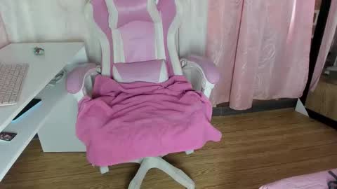 Snapshot of sara_cloudy chatting on November 10, 3:11 pm Sara online show from November 10, 3:11 pm