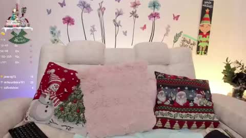 Snapshot of sara_crowe chatting on December 23, 9:08 pm Sara Crowe online show from December 23, 9:08 pm