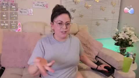 Sara Crowe online show from January 11, 7:02 am