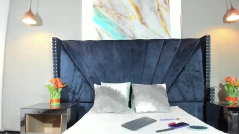 sara_hannks online show from April 4, 2:25 pm