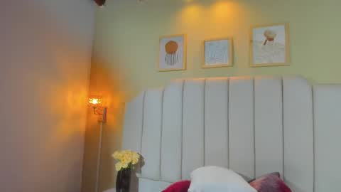 sara_hannks online show from April 11, 2:21 pm