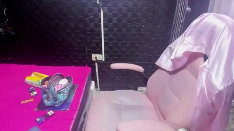 Snapshot of sara_hot_2 chatting on April 23, 12:26 pm no limits sarah online show from April 23, 12:26 pm