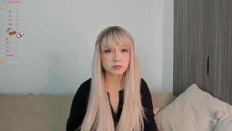 Snapshot of sara_kim_ chatting on January 29, 12:22 am Sara new account give me thomb up Follow me help me reach 15k followers again online show from January 29, 12:22 am