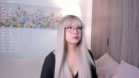 Snapshot of sara_kim_ chatting on November 23, 11:04 pm Sara new account give me thomb up Follow me help me reach 15k followers again online show from November 23, 11:04 pm