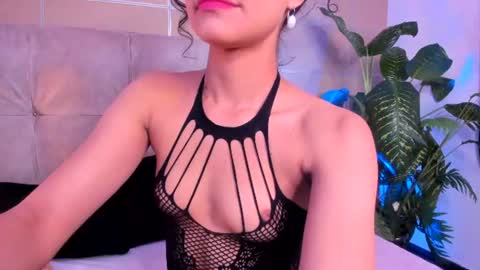 Snapshot of sara_mac_ chatting on July 25, 12:58 pm Sara online show from July 25, 12:58 pm