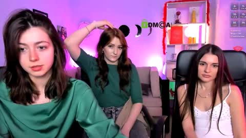 Sara online show from April 7, 7:14 pm