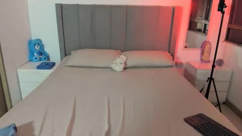 Snapshot of sara_oxford chatting on October 8, 2:31 am Sara online show from October 8, 2:31 am