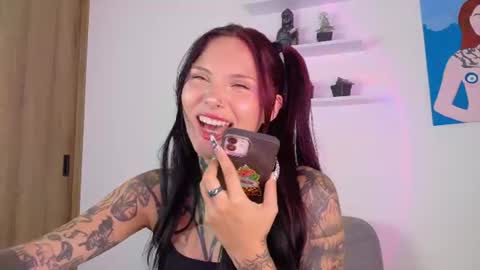 Snapshot of sara_queen9 chatting on June 10, 5:34 pm Sara online show from June 10, 5:34 pm