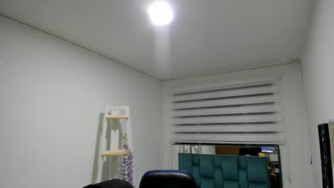 sara_red_x online show from April 7, 3:07 am