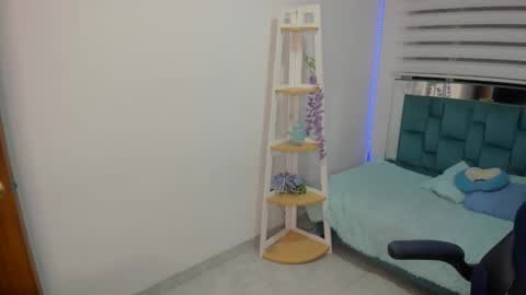 sara_red_x online show from April 9, 3:28 am