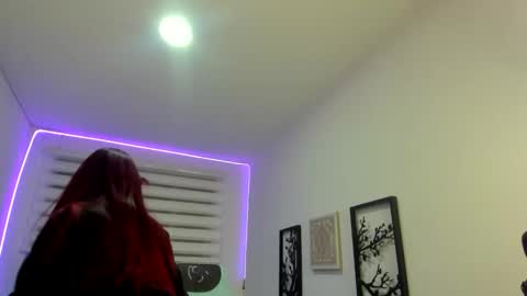 sara_red_x online show from April 14, 3:23 am