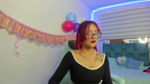 sara_red_x online show from April 15, 5:25 am
