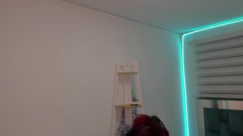 sara_red_x online show from May 26, 3:13 am