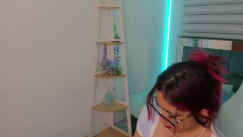 sara_red_x online show from May 27, 3:14 am