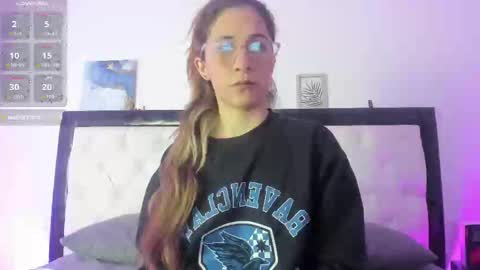 Snapshot of sara_roades chatting on October 28, 11:14 am sara_roades online show from October 28, 11:14 am
