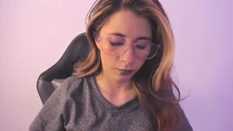 Snapshot of sara_roades chatting on November 12, 7:57 pm sara_roades online show from November 12, 7:57 pm