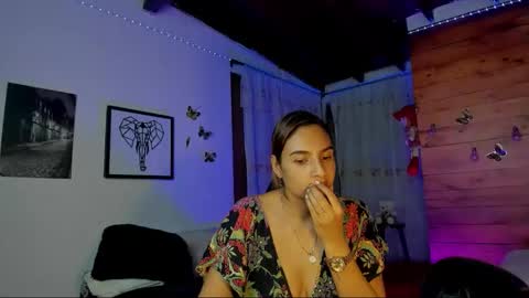 Snapshot of sara_thompson01 chatting on February 10, 5:44 am SARA online show from February 10, 5:44 am