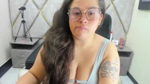 sara_thonson_ online show from May 13, 3:48 am