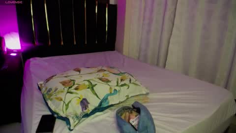 saraa_li online show from February 11, 3:44 am