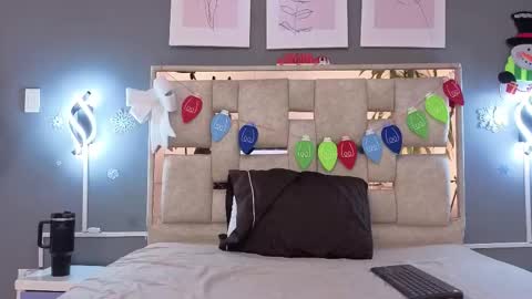 sara online show from December 23, 3:04 am