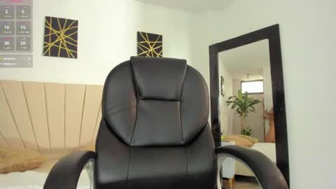 saraa_stormy online show from April 7, 7:03 pm